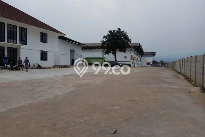Disewakan Gudang di Kawasan Ramai Sentul Luas 2000m2 Disewakan Gudang di Kawasan Ramai Sentul Luas 2000m2