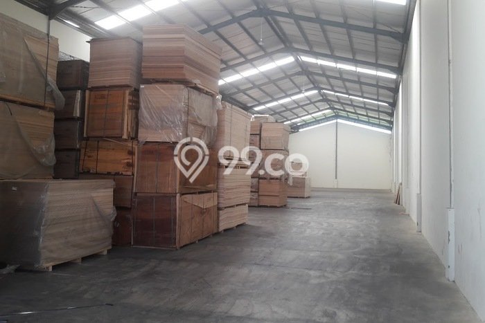 Gudang Disewakan di Area Ramai Serpong, Tangerang Selatan Gudang Disewakan di Area Ramai Serpong, Tangerang Selatan