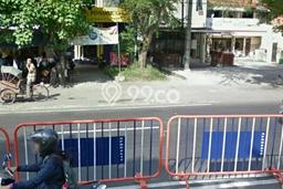 LOKASI PREMIUM! Ruko Kawasan Laweyan, Luas 200m², Akses Strategis LOKASI PREMIUM! Ruko Kawasan Laweyan, Luas 200m², Akses Strategis