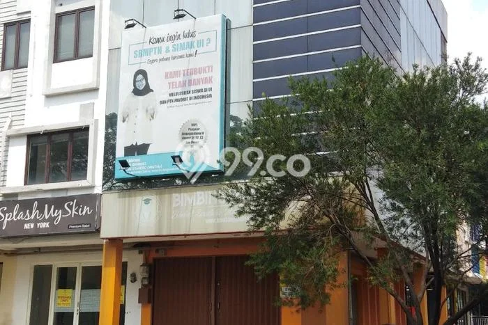 Ruko Disewa di Jakarta Timur dengan LB 200m2 Area Komersial Ramai Ruko Disewa di Jakarta Timur dengan LB 200m2 Area Komersial Ramai