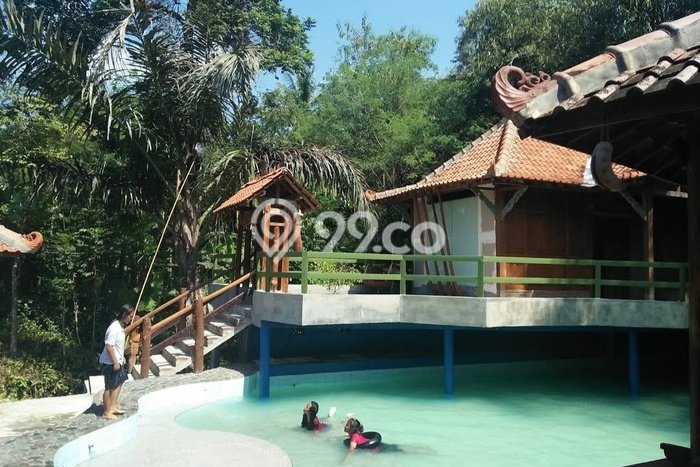 Unit Komersial Dijual di Godean Sleman Luas Tanah 1300m2, Luas Bangunan 2000m2 Unit Komersial Dijual di Godean Sleman Luas Tanah 1300m2, Luas Bangunan 2000m2