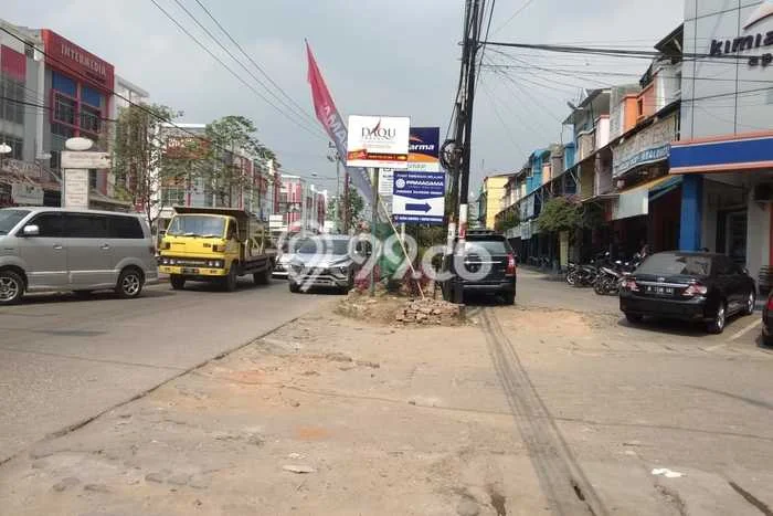 Ruko PCI di Jalan Utama Ruko PCI di Jalan Utama