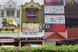 LOKASI STRATEGIS! Ruko di Gading Serpong, Luas 200m², Kawasan Ramai, Siap Bisnis LOKASI STRATEGIS! Ruko di Gading Serpong, Luas 200m², Kawasan Ramai, Siap Bisnis