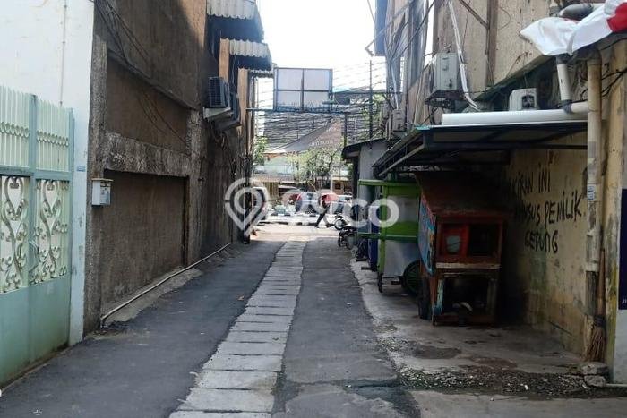Ruko Dijual di Jakarta Barat LT 68m2 & LB 198m2 Lokasi Terbaik! Ruko Dijual di Jakarta Barat LT 68m2 & LB 198m2 Lokasi Terbaik!