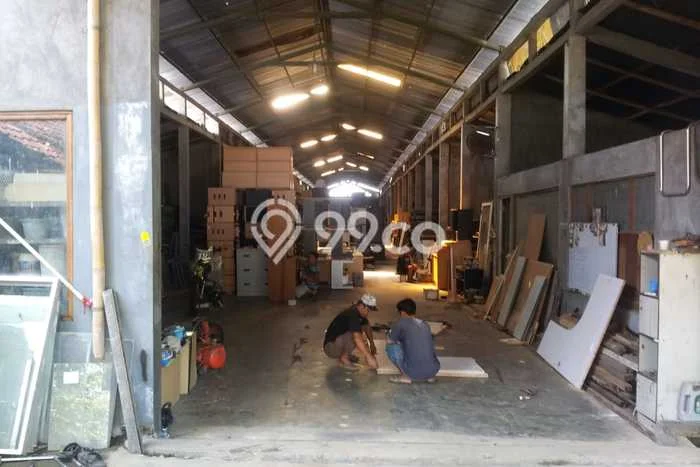 Unit Komersial Dijual di Godean Sleman Luas Tanah 2561m2, Luas Bangunan 1200m2 Unit Komersial Dijual di Godean Sleman Luas Tanah 2561m2, Luas Bangunan 1200m2
