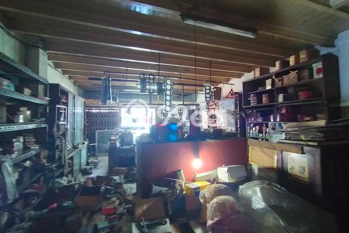 Ruko Disewa di Genteng, Surabaya, LT 109m2 / LB 250m2 Ruko Disewa di Genteng, Surabaya, LT 109m2 / LB 250m2