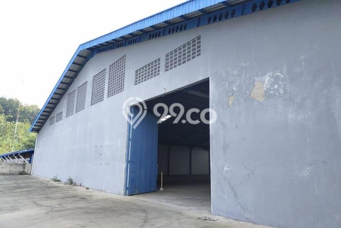 Unit Gudang Paling Strategis di Ngaliyan Semarang dengan LB 1680m2 Unit Gudang Paling Strategis di Ngaliyan Semarang dengan LB 1680m2