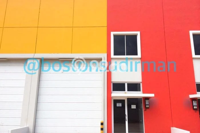 LOKASI PREMIUM! Gudang di Cakung, Luas 126m², Lokasi Niaga LOKASI PREMIUM! Gudang di Cakung, Luas 126m², Lokasi Niaga
