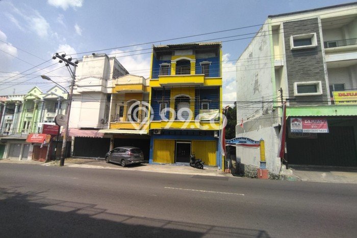 Ruko Dijual di Jebres LT 68m2, LB 180m2 Solusi Investasi Cerdas Ruko Dijual di Jebres LT 68m2, LB 180m2 Solusi Investasi Cerdas