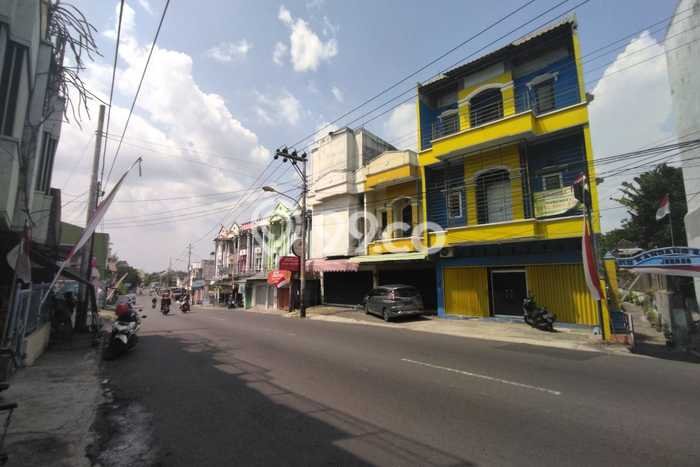 Ruko Dijual di Jebres LT 68m2, LB 180m2 Solusi Investasi Cerdas Ruko Dijual di Jebres LT 68m2, LB 180m2 Solusi Investasi Cerdas