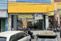 Unit Ruko Paling Strategis di Banjarsari Solo dengan LB 300m2 Unit Ruko Paling Strategis di Banjarsari Solo dengan LB 300m2