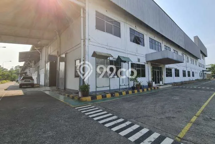 Pabrik Dijual di Karawang Barat Karawang dengan Luas Bangunan 7400m2 Pabrik Dijual di Karawang Barat Karawang dengan Luas Bangunan 7400m2