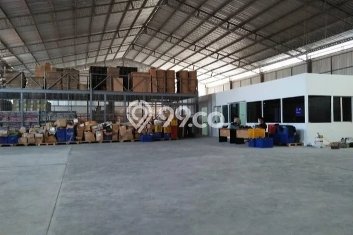Disewakan Gudang komersial di Semarang Barat luas bangunan 1100m2 Disewakan Gudang komersial di Semarang Barat luas bangunan 1100m2