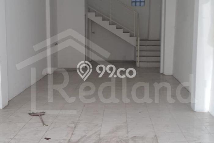 SEWA TERBAIK! Ruko di Karangayu, Luas 240m², Area Utama SEWA TERBAIK! Ruko di Karangayu, Luas 240m², Area Utama