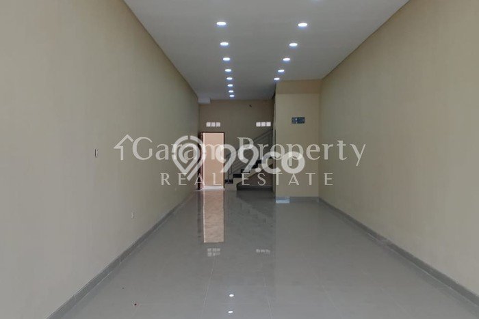 LOKASI STRATEGIS! Ruko Kawasan , Luas 160m2m², Area Bisnis, Jalan Utama LOKASI STRATEGIS! Ruko Kawasan , Luas 160m2m², Area Bisnis, Jalan Utama