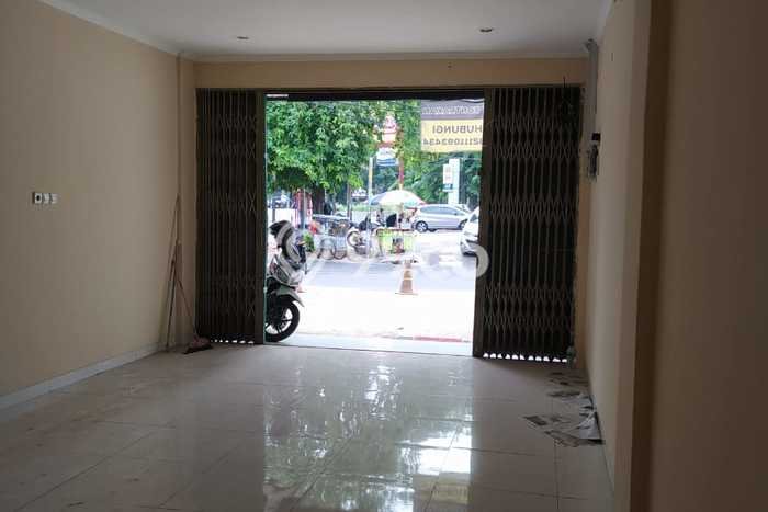 Ruko Dijual di Prime Area Jakarta Timur Luas 270m2 Ruko Dijual di Prime Area Jakarta Timur Luas 270m2