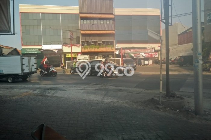 Unit Kantor Paling Strategis di Ciledug Tangerang dengan LB 250m2 Unit Kantor Paling Strategis di Ciledug Tangerang dengan LB 250m2