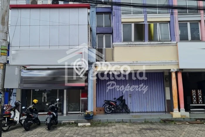 LOKASI PREMIUM! Ruko di Ungaran Barat, Luas 225m², Area Komersial LOKASI PREMIUM! Ruko di Ungaran Barat, Luas 225m², Area Komersial