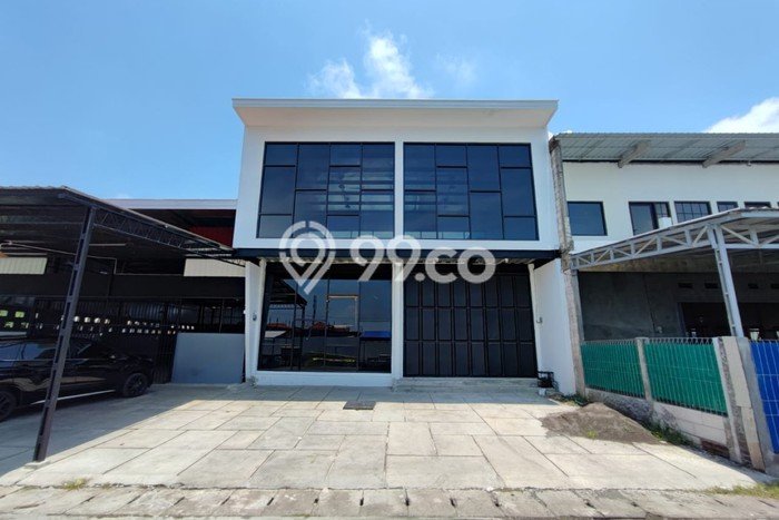 Disewakan Ruko komersial di Semarang Utara luas bangunan 270m2 Disewakan Ruko komersial di Semarang Utara luas bangunan 270m2