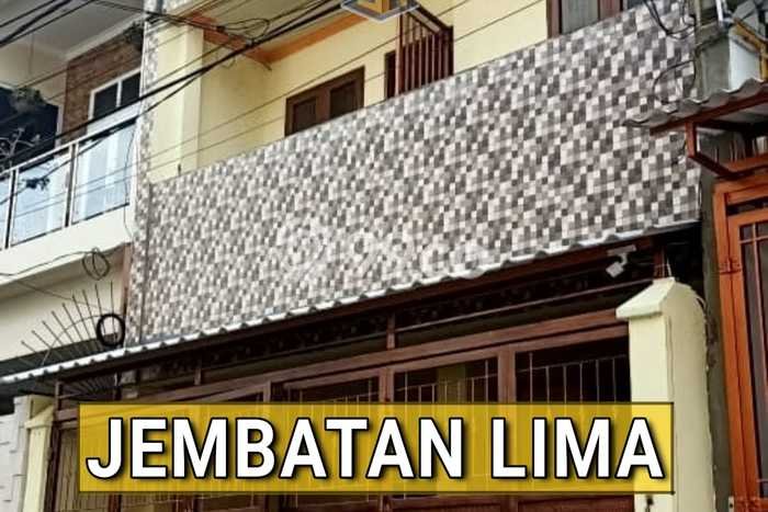 Ruko Dijual di Jakarta Barat LT 96m2 & LB 269m2 Lokasi Terbaik! Ruko Dijual di Jakarta Barat LT 96m2 & LB 269m2 Lokasi Terbaik!