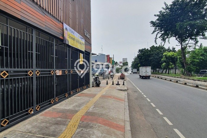 Ruko Dijual di Jakarta Barat LT 138m2 & LB 315m2 Lokasi Terbaik! Ruko Dijual di Jakarta Barat LT 138m2 & LB 315m2 Lokasi Terbaik!