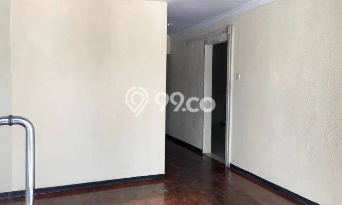 FOR SALE! Ruko di Genteng Surabaya, LT 229m2, LB 300m2 FOR SALE! Ruko di Genteng Surabaya, LT 229m2, LB 300m2