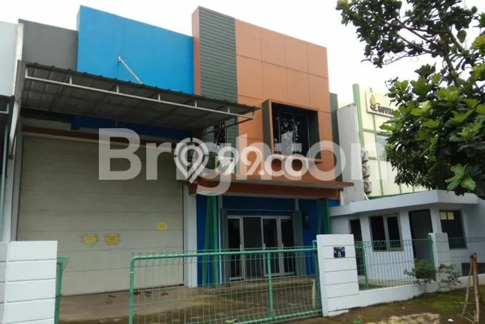 Unit Gudang Paling Strategis di Serpong Tangerang Selatan dengan LB 600m2 Unit Gudang Paling Strategis di Serpong Tangerang Selatan dengan LB 600m2