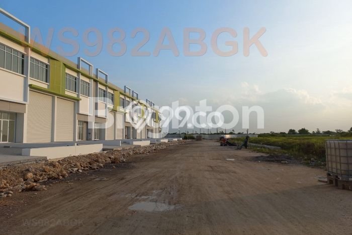Gudang di Manyar, Luas 210m2m², Lokasi Premium Gudang di Manyar, Luas 210m2m², Lokasi Premium