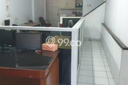Gudang Disewa di Jakarta Barat dengan LB 190m2 Area Komersial Ramai Gudang Disewa di Jakarta Barat dengan LB 190m2 Area Komersial Ramai