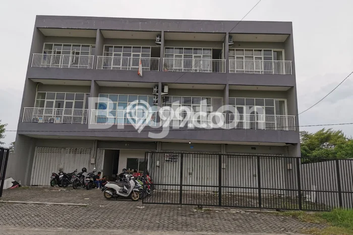 Ruko Dijual di Wiyung Surabaya dengan Luas Bangunan 250m2 Ruko Dijual di Wiyung Surabaya dengan Luas Bangunan 250m2