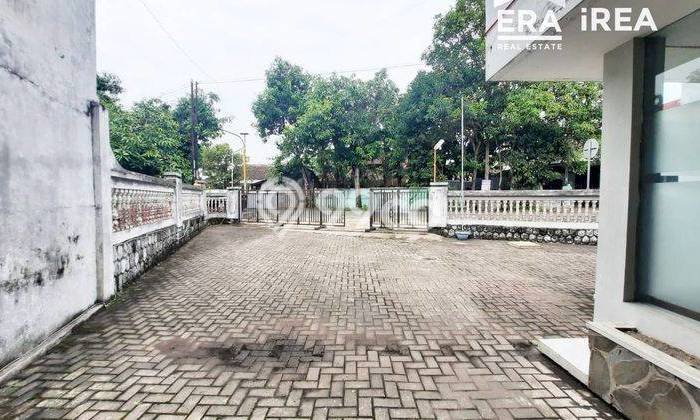 AREA KOMERSIAL! Komersial Kawasan Mojosongo, Luas 400m², Akses Utama AREA KOMERSIAL! Komersial Kawasan Mojosongo, Luas 400m², Akses Utama