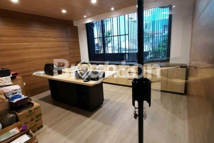 Ruko Dijual di Surabaya LT 76m2 & LB 200m2 Lokasi Terbaik! Ruko Dijual di Surabaya LT 76m2 & LB 200m2 Lokasi Terbaik!