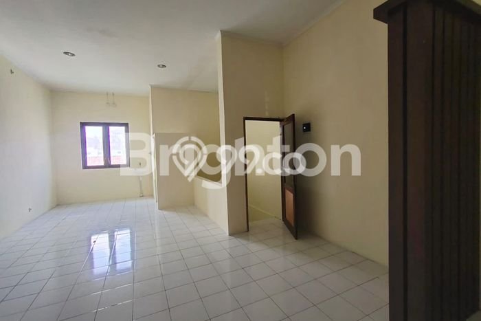 LOKASI STRATEGIS! Ruko di Ubung Kaja, Luas 130m², Keramaian Terjamin LOKASI STRATEGIS! Ruko di Ubung Kaja, Luas 130m², Keramaian Terjamin