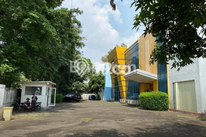Unit Komersial Dijual di Kembangan Jakarta Barat Luas Bangunan 1181m2 Unit Komersial Dijual di Kembangan Jakarta Barat Luas Bangunan 1181m2