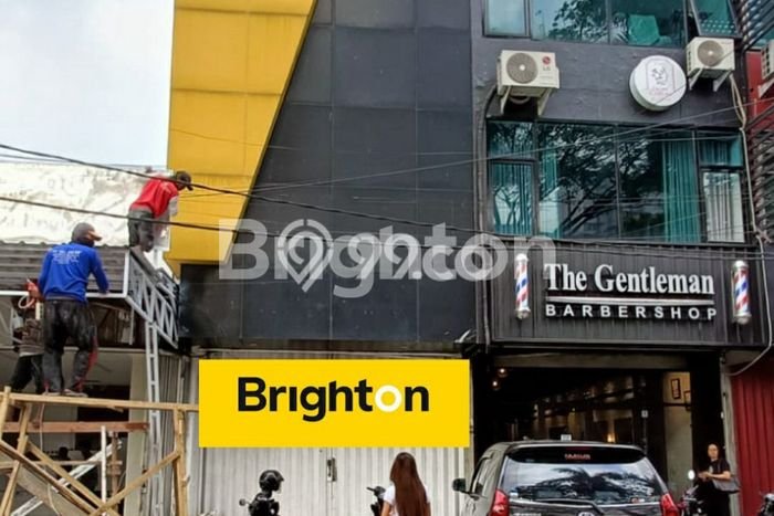 Untuk Dijual! Ruko di Dieng Malang LT 64m2 / LB 192m2 Kawasan Strategis Untuk Dijual! Ruko di Dieng Malang LT 64m2 / LB 192m2 Kawasan Strategis