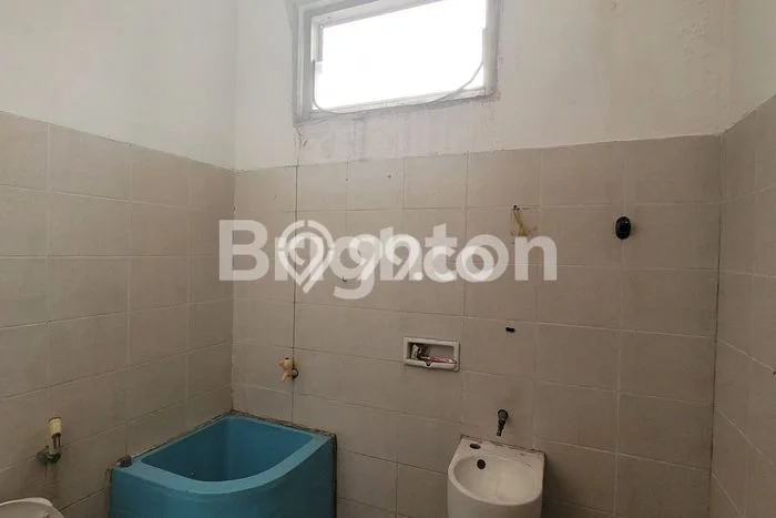 LOKASI STRATEGIS! Ruko di , Luas 240m2m², Akses Utama LOKASI STRATEGIS! Ruko di , Luas 240m2m², Akses Utama