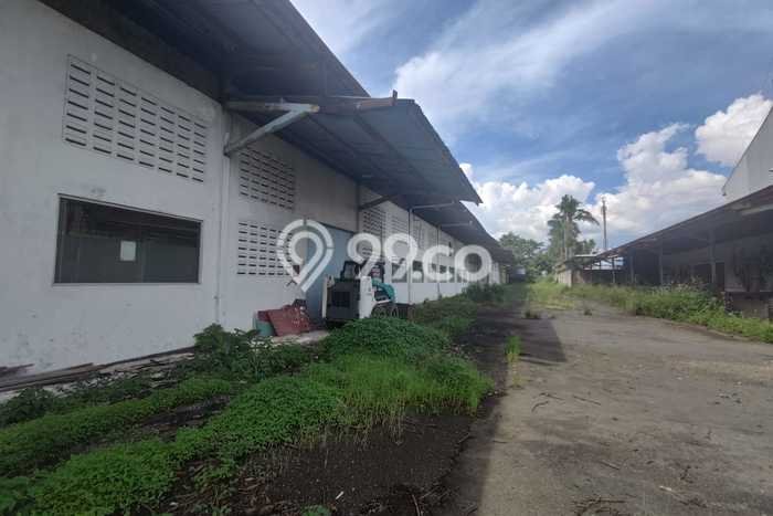 LOKASI STRATEGIS! Gudang di , Luas 3200m2m², Area Ramai, Siap Bisnis LOKASI STRATEGIS! Gudang di , Luas 3200m2m², Area Ramai, Siap Bisnis