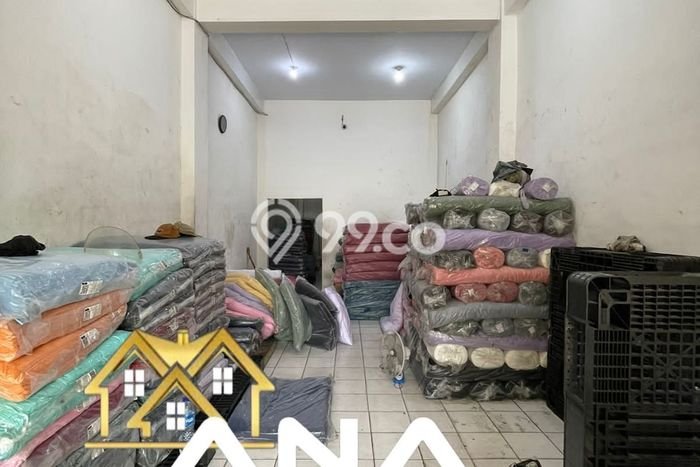 Gudang Disewa di Jakarta Barat dengan LB 220m2 Area Komersial Ramai Gudang Disewa di Jakarta Barat dengan LB 220m2 Area Komersial Ramai