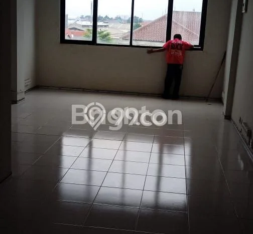Ruko Disewa di Depok dengan LB 240m2 Area Komersial Ramai Ruko Disewa di Depok dengan LB 240m2 Area Komersial Ramai