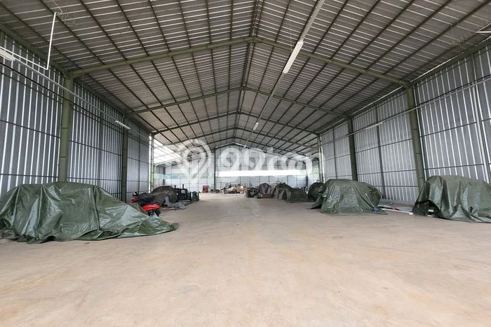 LOKASI PREMIUM! Gudang Kawasan Cibinong, Luas 200m2m², Area Ramai LOKASI PREMIUM! Gudang Kawasan Cibinong, Luas 200m2m², Area Ramai