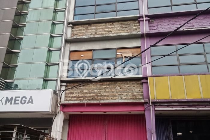 Ruko Disewakan Kawasan , Luas 214m2m², Jalan Utama, Akses Mudah Ruko Disewakan Kawasan , Luas 214m2m², Jalan Utama, Akses Mudah