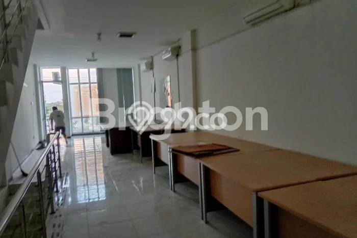 Lokasi Strategis! Dijual Ruko Bisnis di Semarang Barat, Semarang Kondisi Bagus Lokasi Strategis! Dijual Ruko Bisnis di Semarang Barat, Semarang Kondisi Bagus