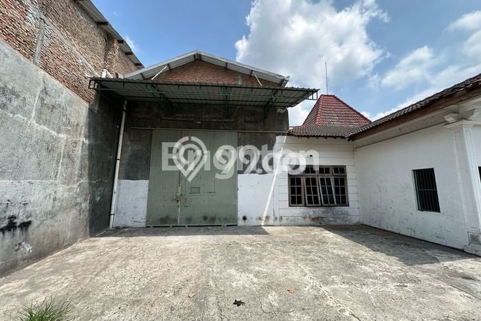 Gudang bagus disewakan di Banjarsari Solo dengan LB 1650m2 harga sewa terbaik Gudang bagus disewakan di Banjarsari Solo dengan LB 1650m2 harga sewa terbaik