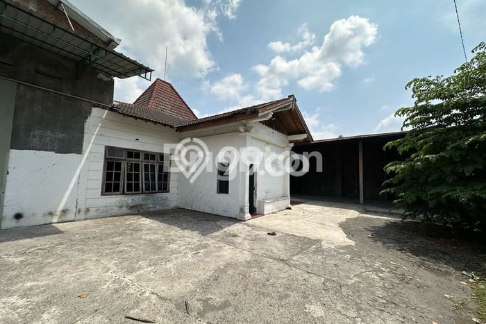 Gudang bagus disewakan di Banjarsari Solo dengan LB 1650m2 harga sewa terbaik Gudang bagus disewakan di Banjarsari Solo dengan LB 1650m2 harga sewa terbaik