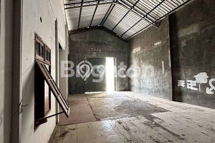 Gudang bagus disewakan di Banjarsari Solo dengan LB 1650m2 harga sewa terbaik Gudang bagus disewakan di Banjarsari Solo dengan LB 1650m2 harga sewa terbaik