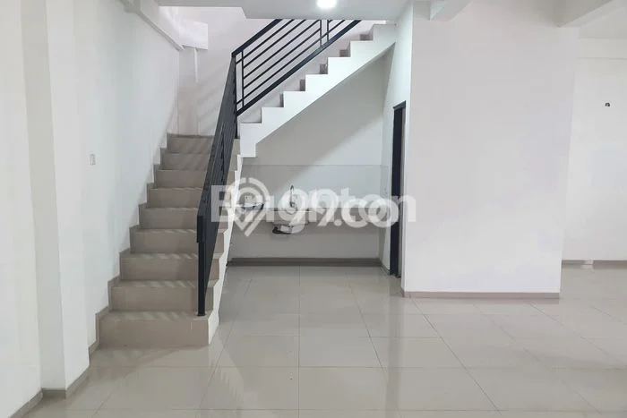 Ruko Komersial Dijual di Sedati Sidoarjo LT 96m2 & LB 154m2 Ruko Komersial Dijual di Sedati Sidoarjo LT 96m2 & LB 154m2
