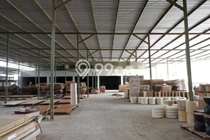 Gudang untuk Disewa di Pusat Surakarta Luas Bangunan 9000m2 Gudang untuk Disewa di Pusat Surakarta Luas Bangunan 9000m2