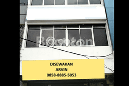 Ruko untuk Disewa di Pusat Jakarta Selatan Luas Bangunan 432m2 Ruko untuk Disewa di Pusat Jakarta Selatan Luas Bangunan 432m2