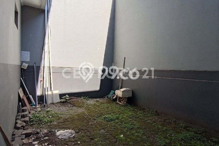 Dijual! Ruko di Garuda Bandung LT 136m2 / LB 270m2 Kawasan Strategis Dijual! Ruko di Garuda Bandung LT 136m2 / LB 270m2 Kawasan Strategis