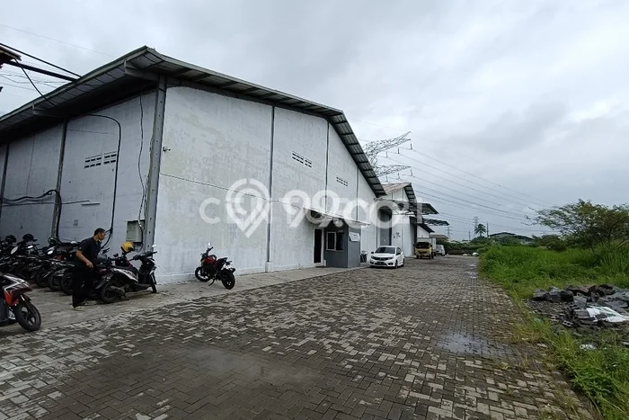 Unit Gudang Disewakan di Moch Toha di Area Ramai & Strategis Unit Gudang Disewakan di Moch Toha di Area Ramai & Strategis